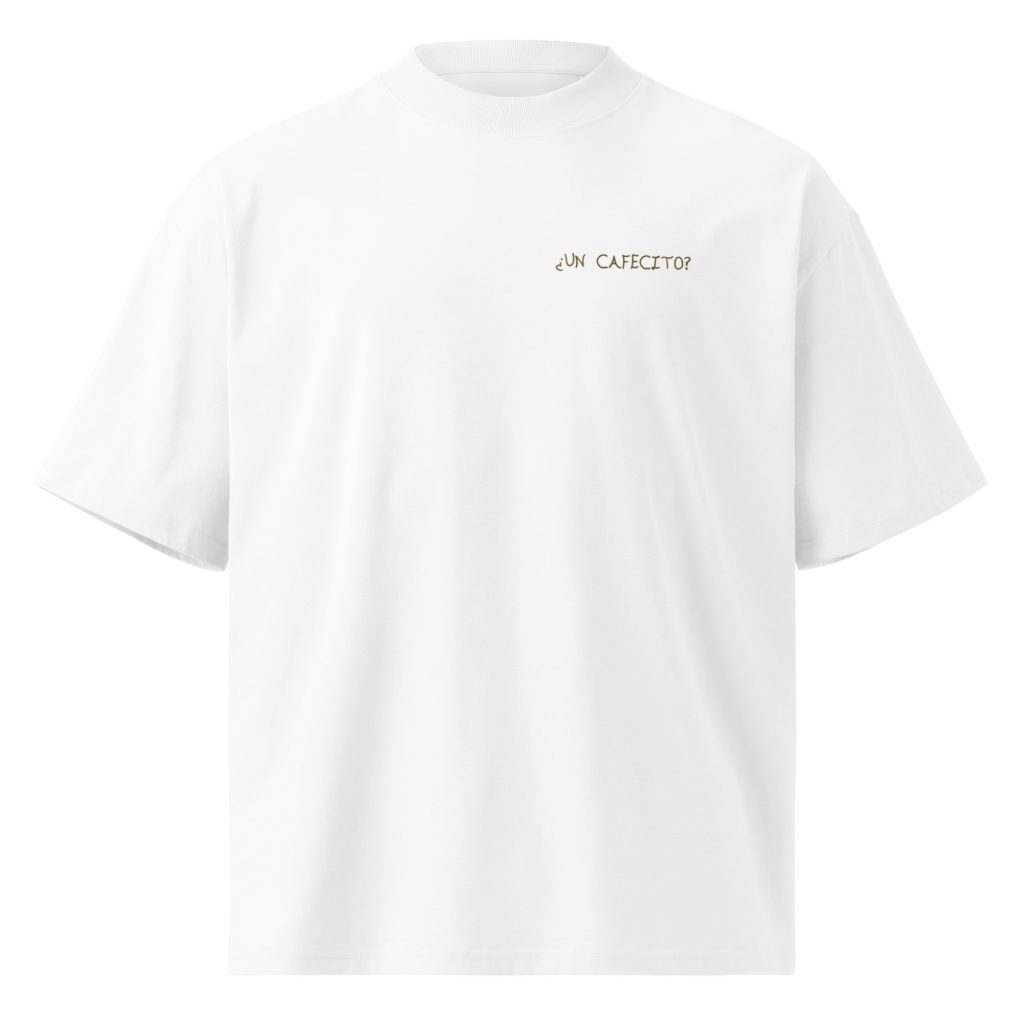Camiseta oversize orgánica “¿Un cafecito?” para amantes del café blanca frente